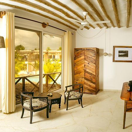Infinity Beach Boutique Hotel & Spa มาเทมวu ภายนอก รูปภาพ